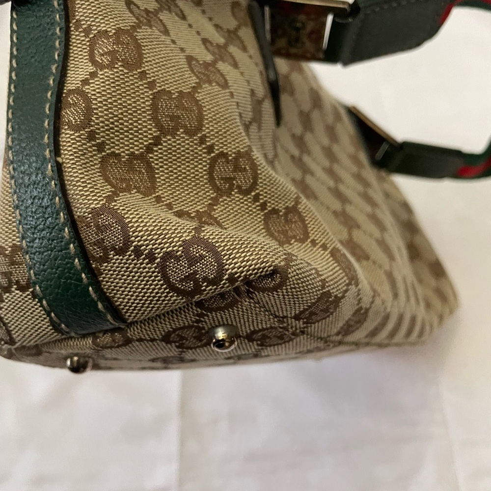 #22. Authentic Gucci canvas shortly line bag - Picture 10 of 16